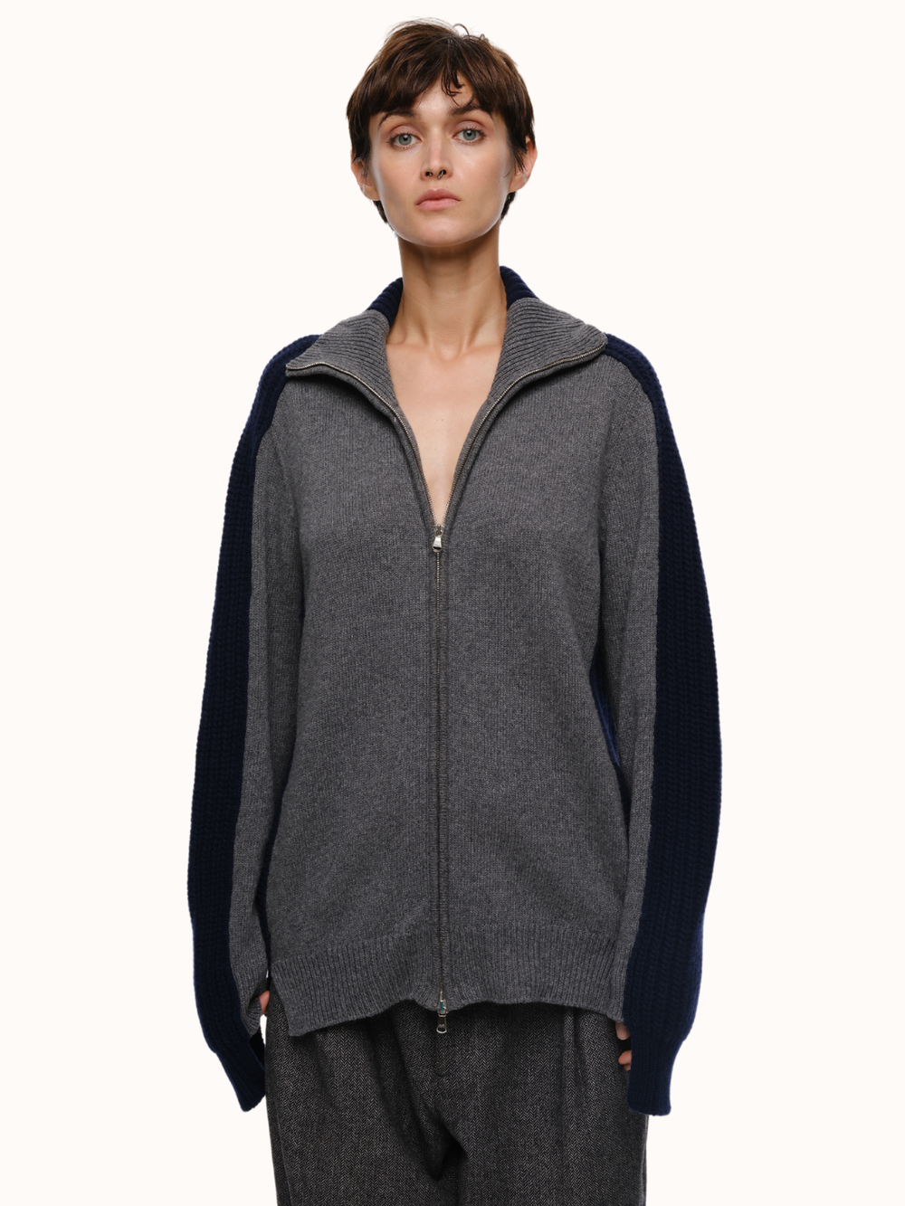 チャコールグレーXS Dakota Zip Front Cardigan in Recycled Cashmere & Recycled Wool – Eolas