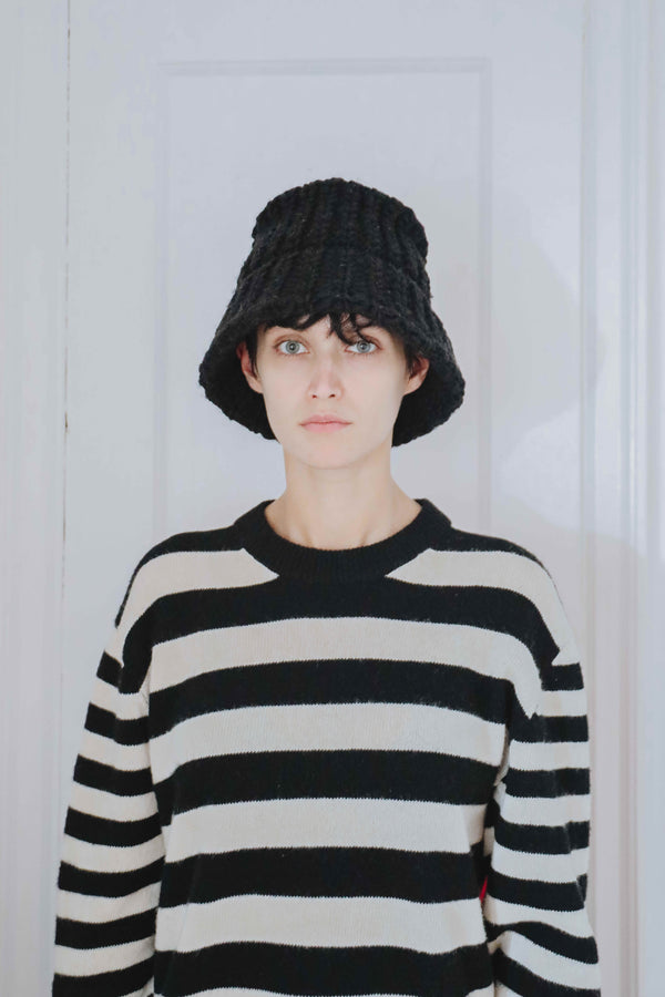 Bett Bucket Hat Hand-Knitted in Recycled Cashmere & Recycled Wool